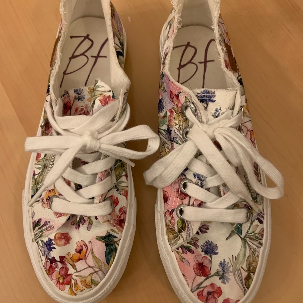 Blowfish Floral Sneakers NWT SZ 9
